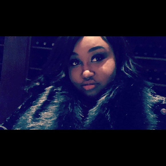 Meet your Posher, Alexus - Picture 1 of 1